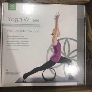 Gaiam yoga wheel new